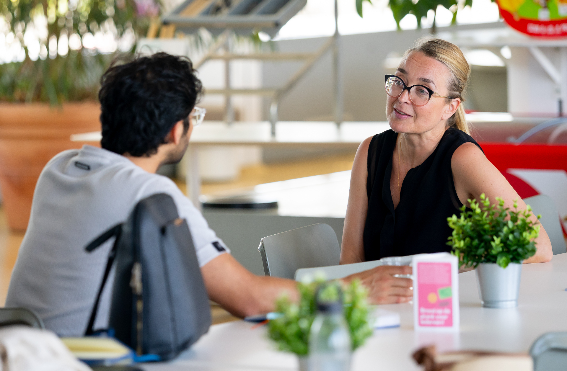 Two attendees in one-to-one conversation at the meet-up